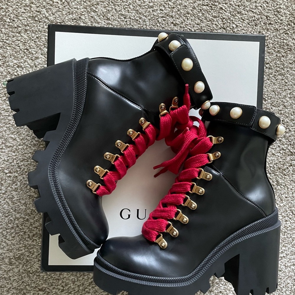 Gucci Leather Ankle Boots Black With Pearl Strap